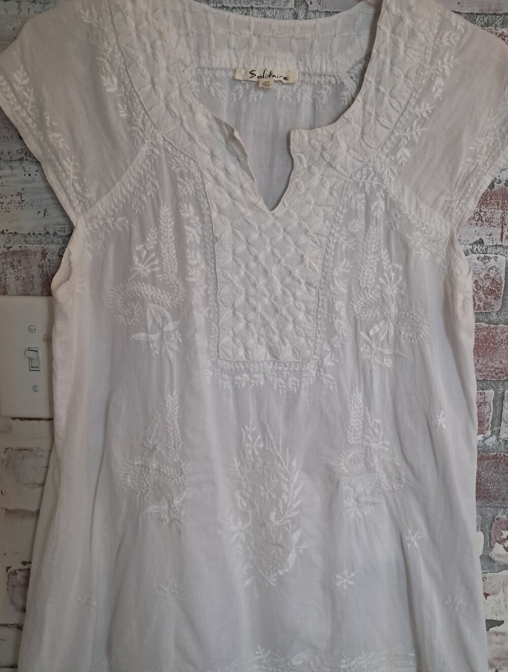 SolitareWomen's White Embroidered Cap-Sleeve Tunic Top